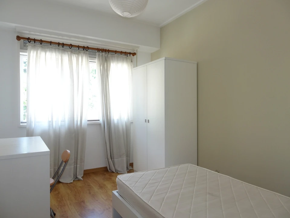 Apartamento T4 para Arrendamento em Sé Nova, Santa Cruz, Almedina e São Bartolomeu Foto 7