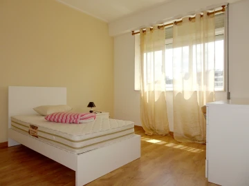 Apartamento T4 para Arrendamento em Sé Nova, Santa Cruz, Almedina e São Bartolomeu