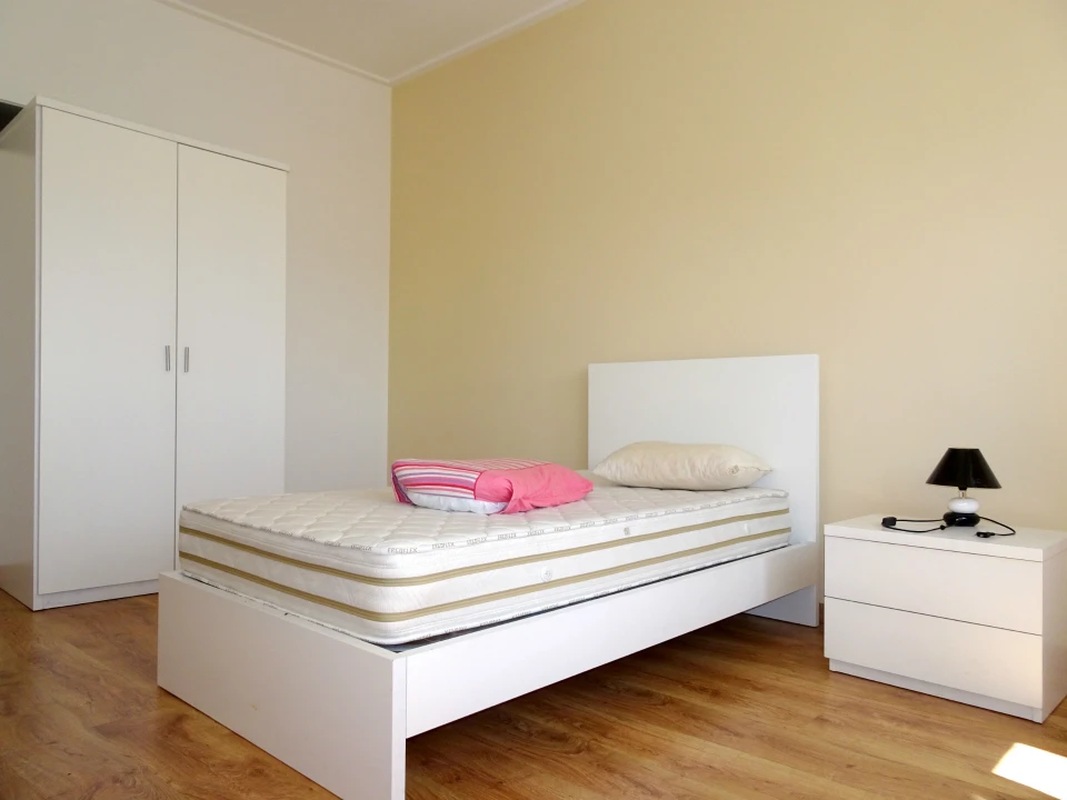 Apartamento T4 para Arrendamento em Sé Nova, Santa Cruz, Almedina e São Bartolomeu Foto 1