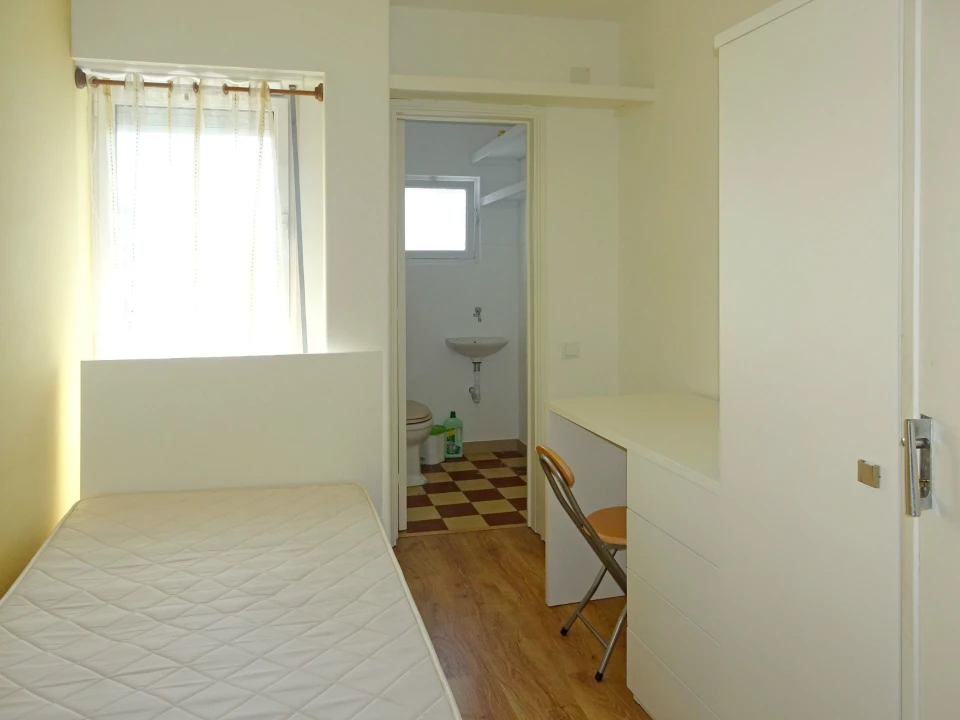 Apartamento T4 para Arrendamento em Sé Nova, Santa Cruz, Almedina e São Bartolomeu Foto 2