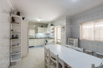 Moradia T5 para Venda em Antas e Abade de Vermoim