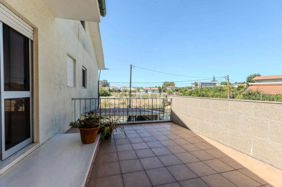 Moradia T5 para Venda em Antas e Abade de Vermoim Foto 1