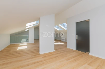 Apartamento T4 para Venda em Carcavelos e Parede