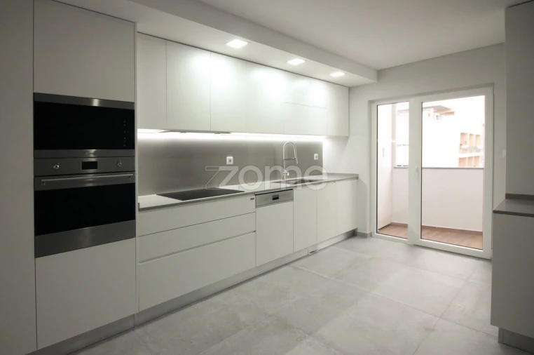 Apartamento T4 para Venda em Carcavelos e Parede Foto 13