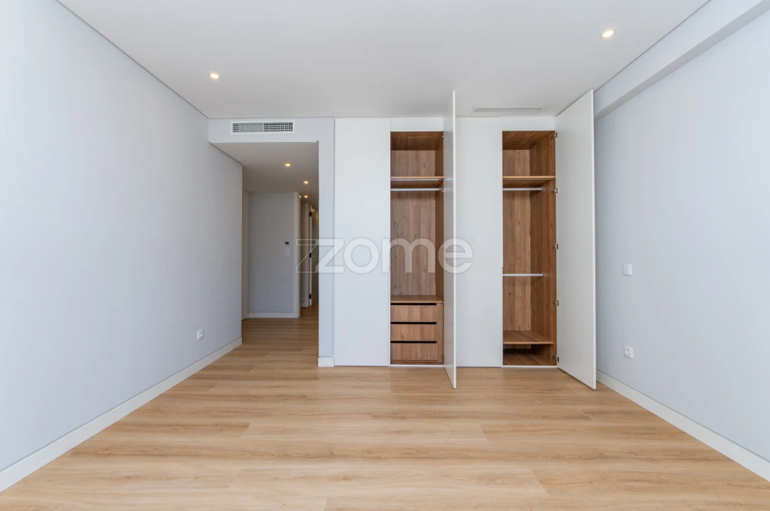 Apartamento T4 para Venda em Carcavelos e Parede Foto 9
