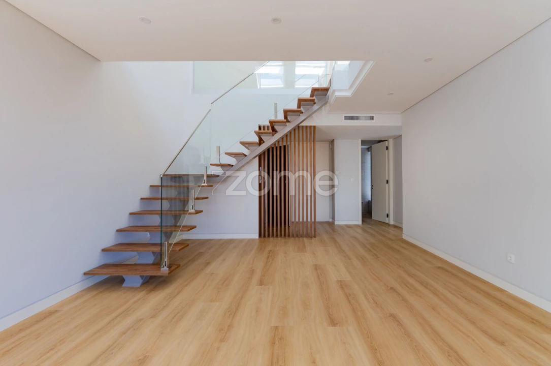 Apartamento T4 para Venda em Carcavelos e Parede Foto 7
