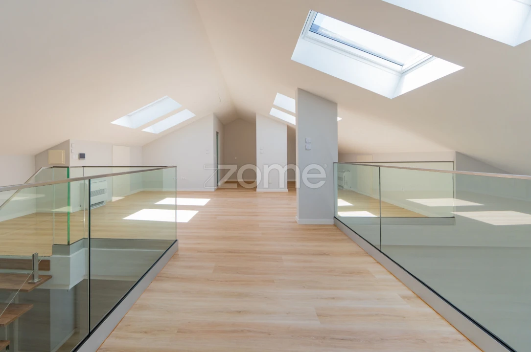 Apartamento T4 para Venda em Carcavelos e Parede Foto 2