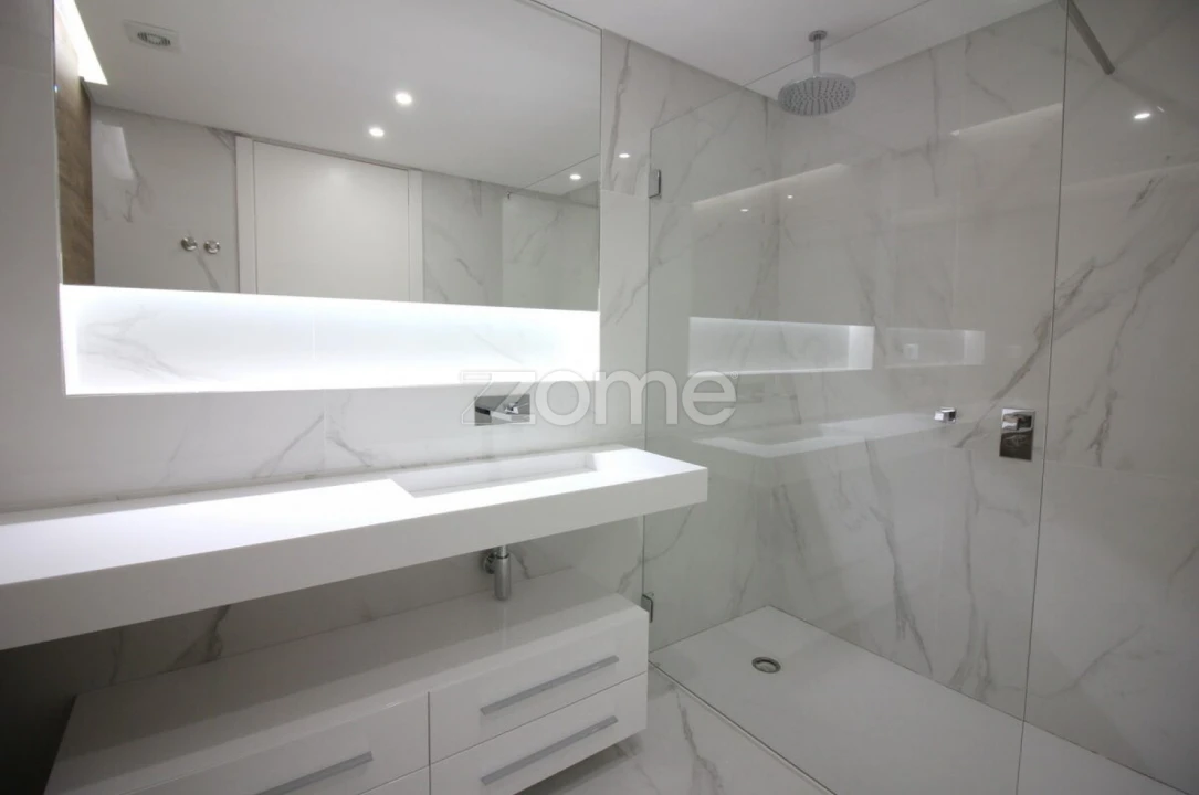 Apartamento T4 para Venda em Carcavelos e Parede Foto 10