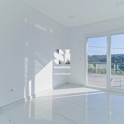 Moradia T4 para Venda em Antuzede e Vil de Matos Foto 9