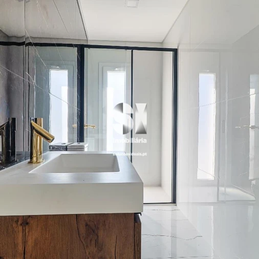 Moradia T4 para Venda em Antuzede e Vil de Matos Foto 8