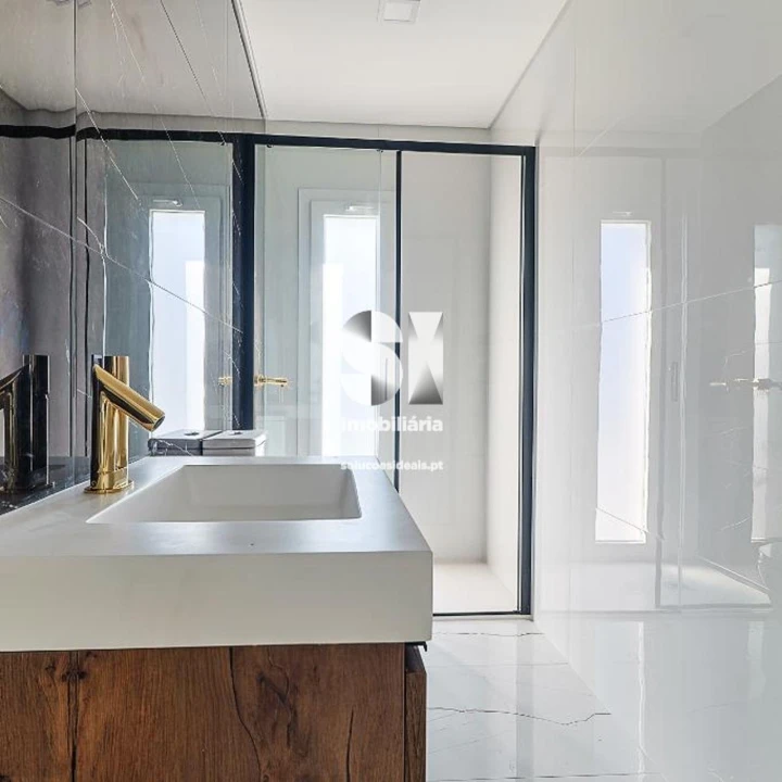 Moradia T4 para Venda em Antuzede e Vil de Matos Foto 8