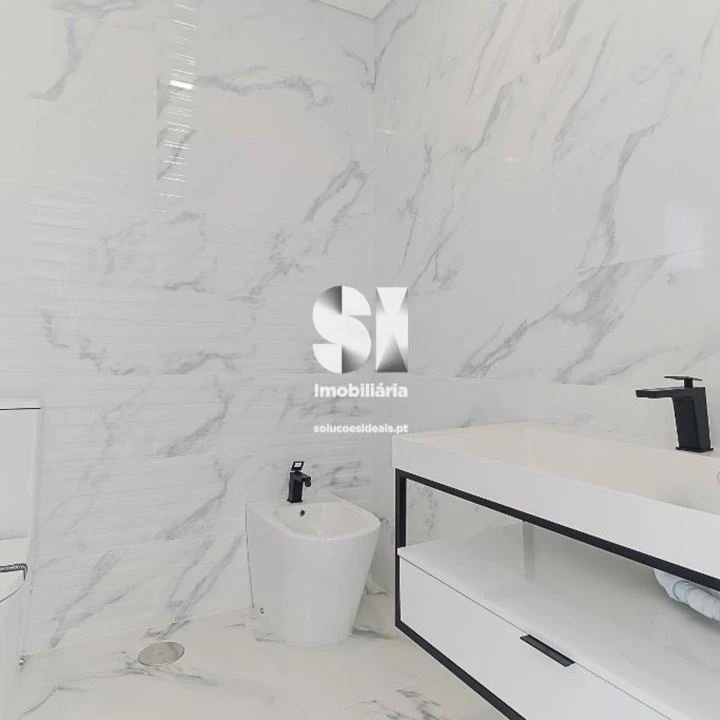 Moradia T4 para Venda em Antuzede e Vil de Matos Foto 14