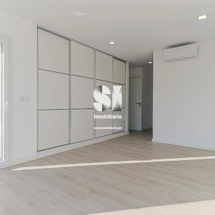 Moradia T4 para Venda em Antuzede e Vil de Matos Foto 13