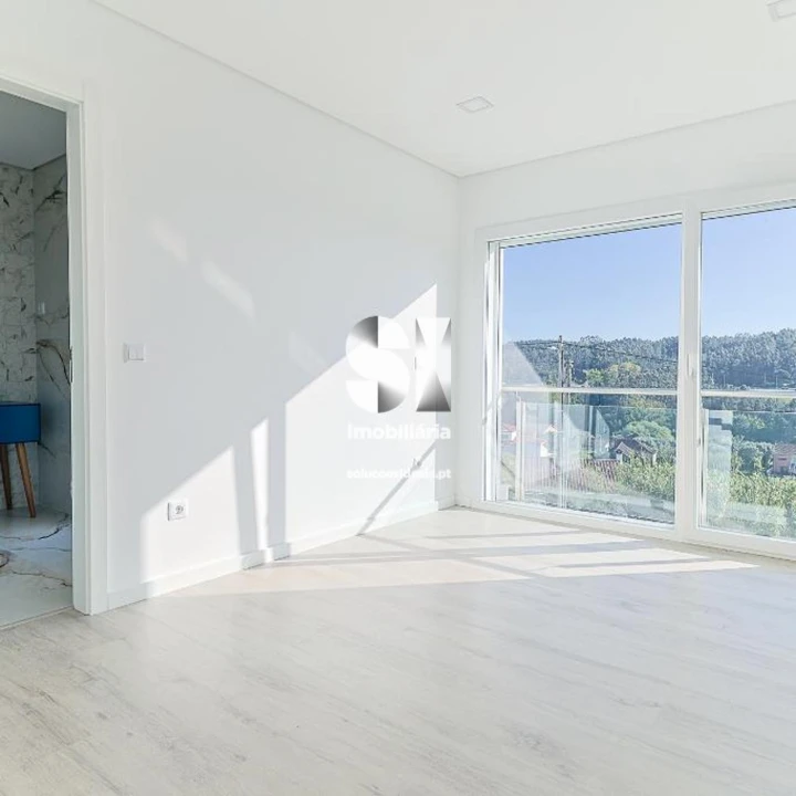 Moradia T4 para Venda em Antuzede e Vil de Matos Foto 22