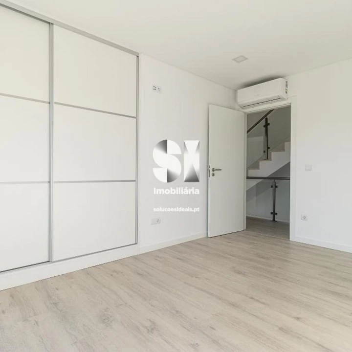Moradia T4 para Venda em Antuzede e Vil de Matos Foto 16