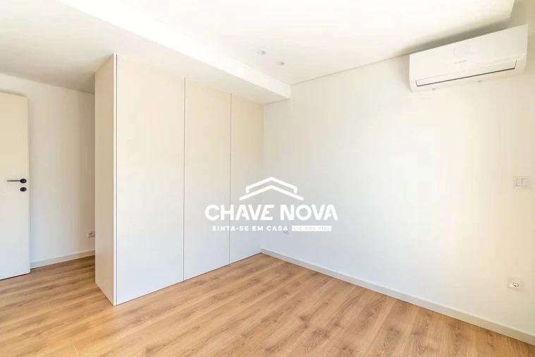 Apartamento T1 para Venda em Cachopo Foto 5