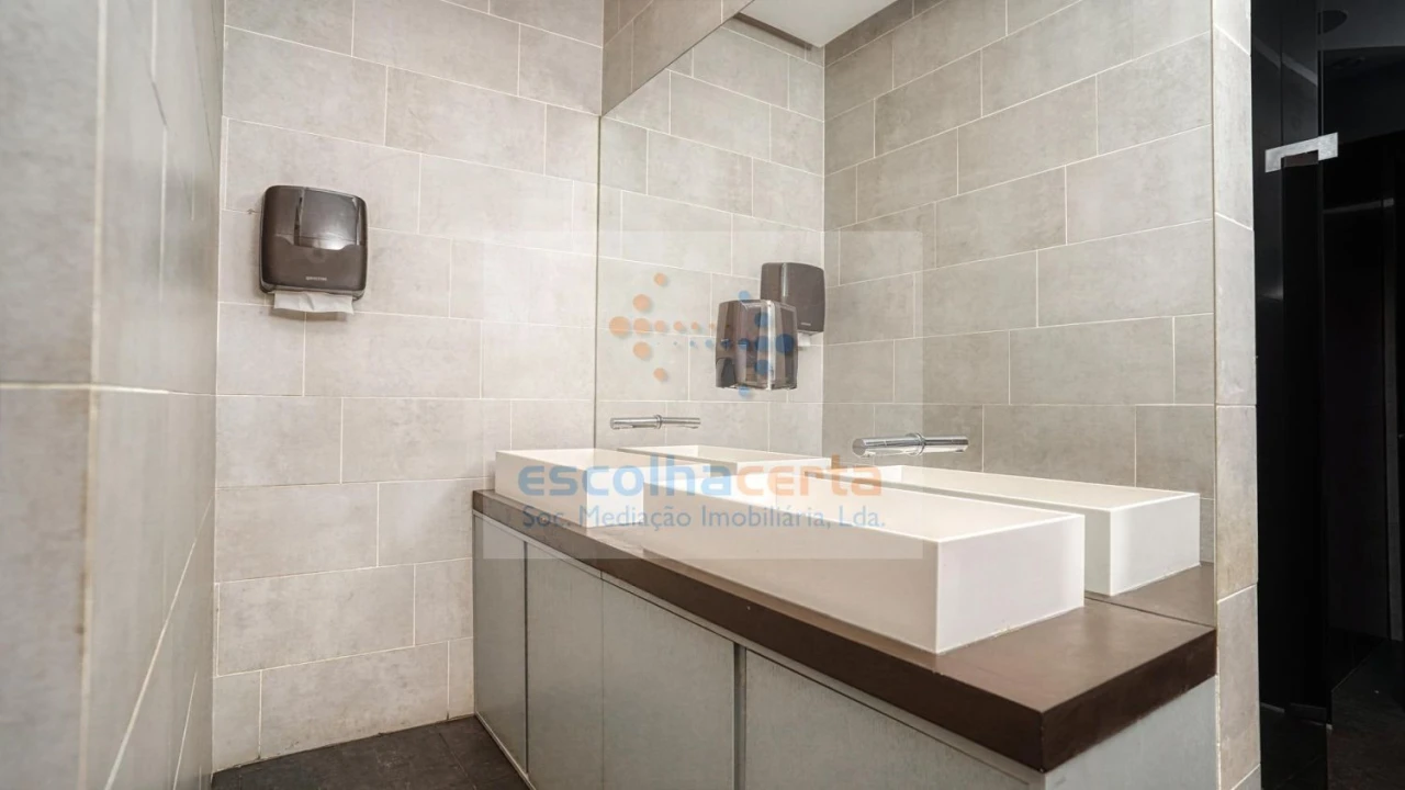 Loja para Venda em Santo António Foto 6