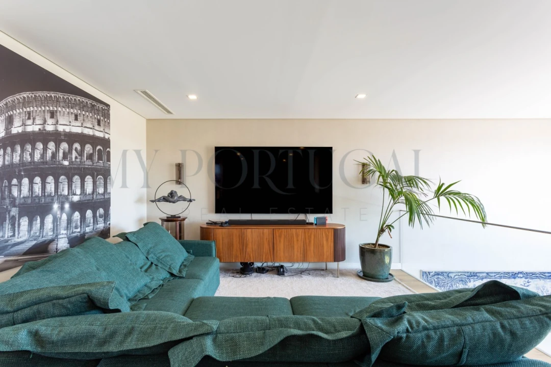 Apartamento T4 para Venda em Porto Salvo Foto 18