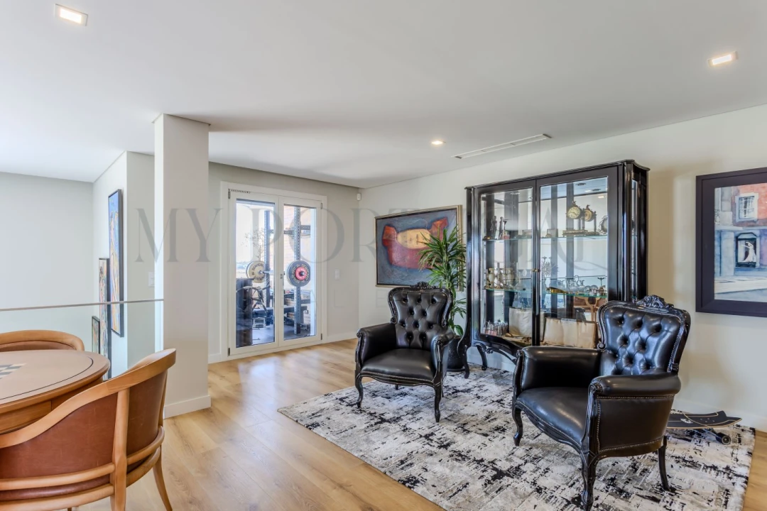 Apartamento T4 para Venda em Porto Salvo Foto 19