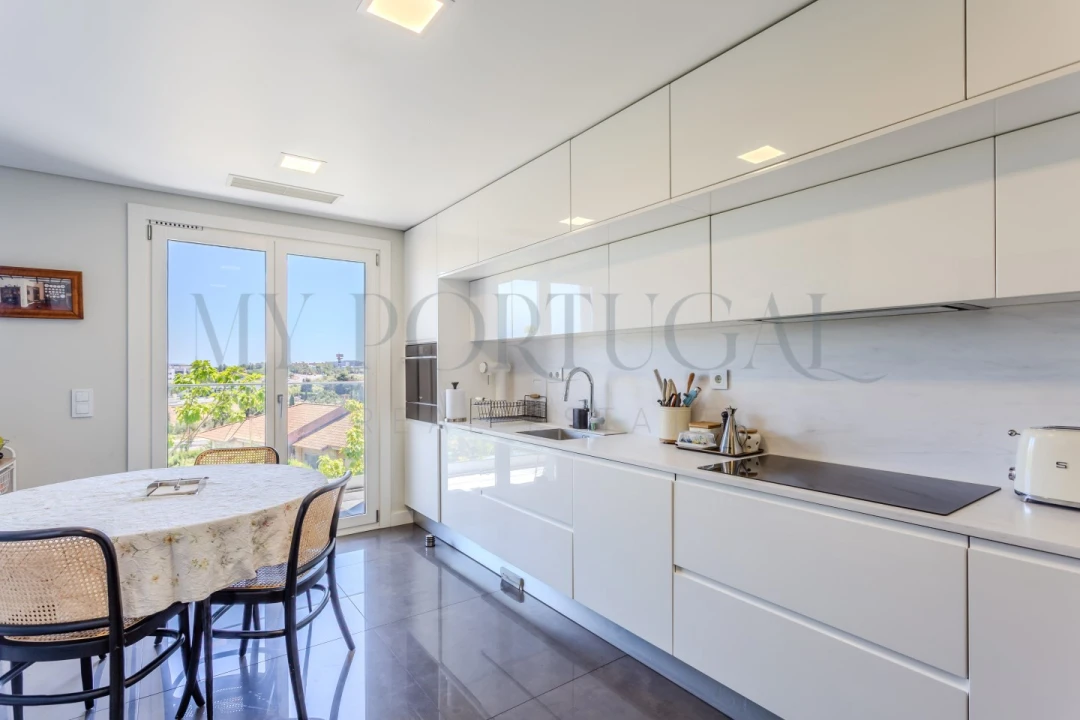 Apartamento T4 para Venda em Porto Salvo Foto 22