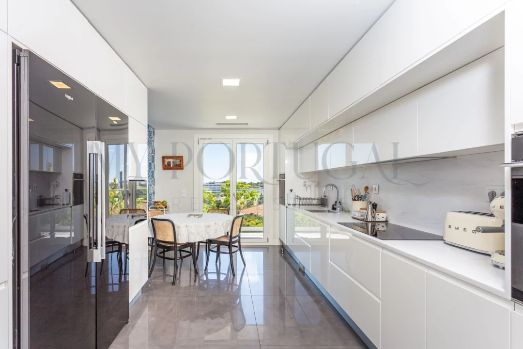 Apartamento T4 para Venda em Porto Salvo Foto 24