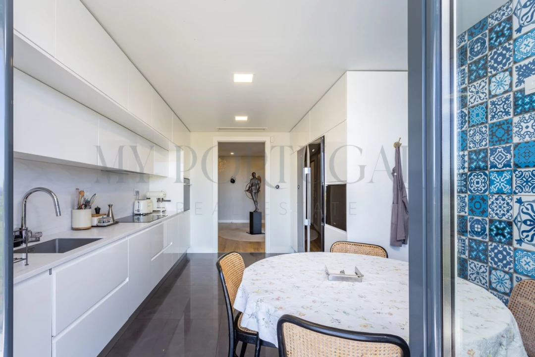 Apartamento T4 para Venda em Porto Salvo Foto 25