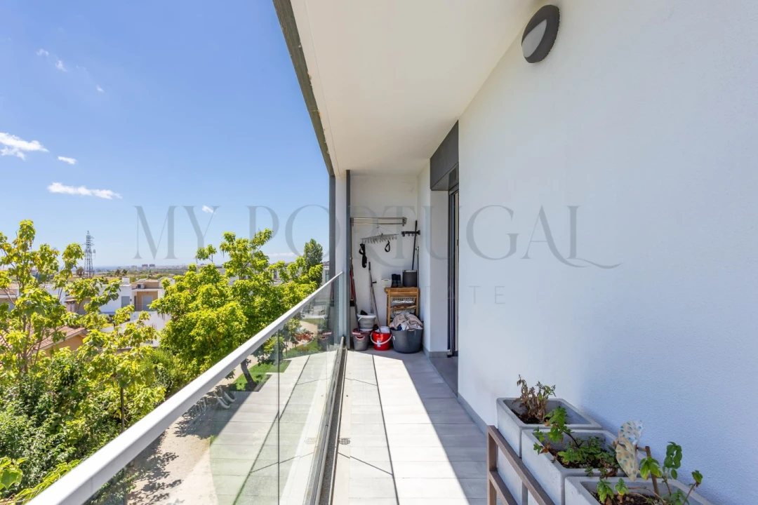 Apartamento T4 para Venda em Porto Salvo Foto 27