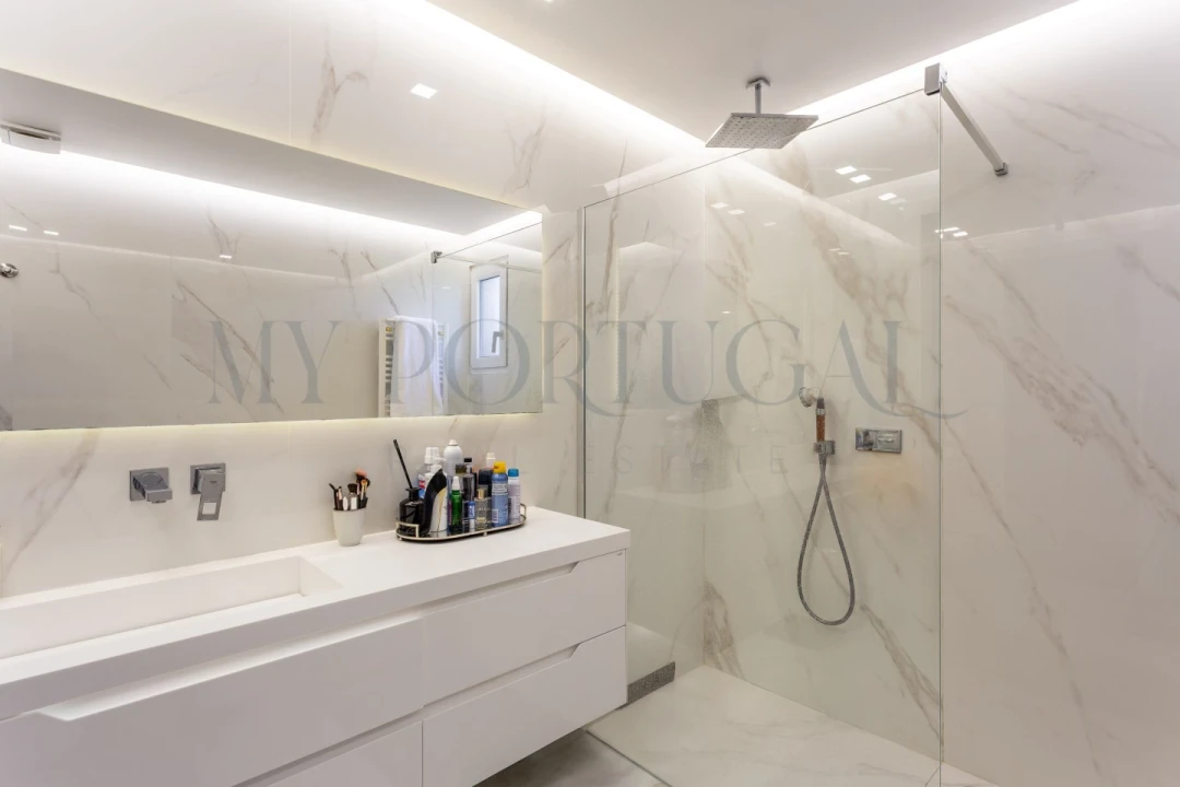 Apartamento T4 para Venda em Porto Salvo Foto 31