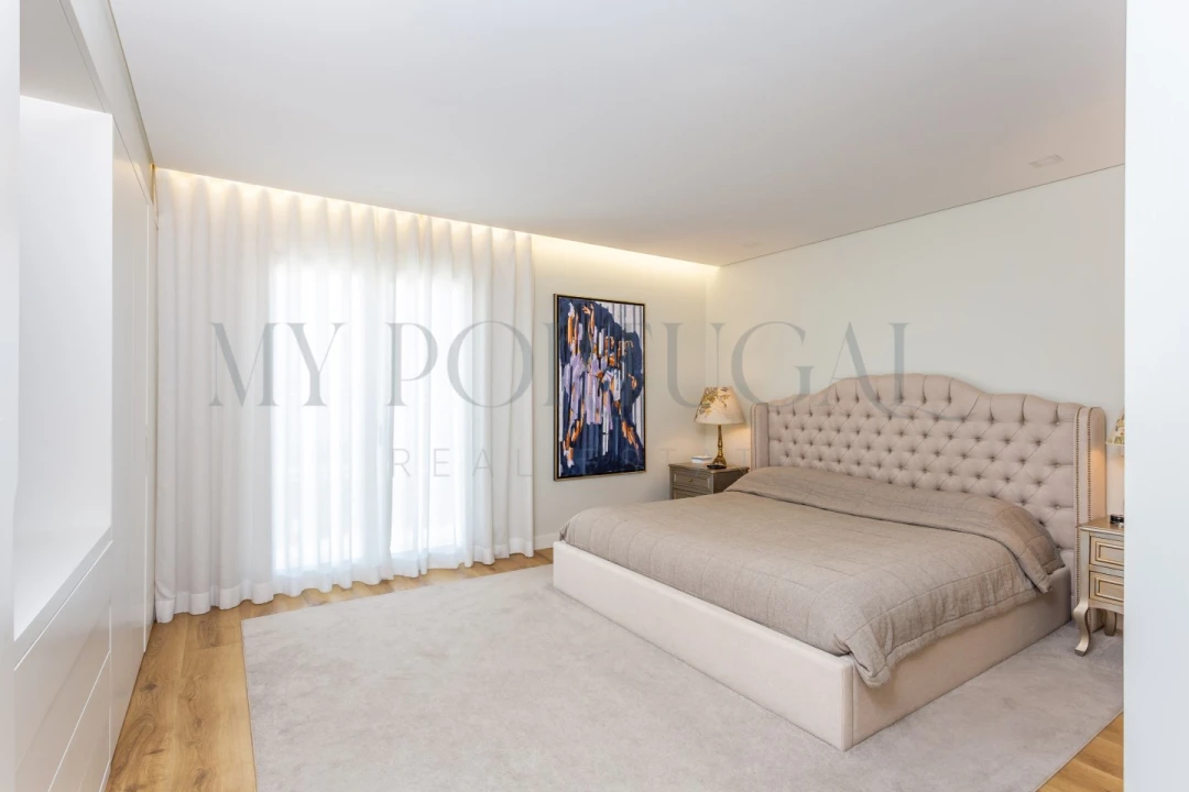 Apartamento T4 para Venda em Porto Salvo Foto 32