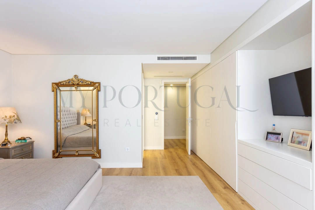 Apartamento T4 para Venda em Porto Salvo Foto 34