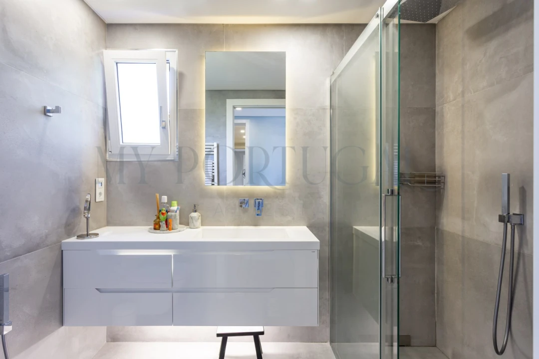 Apartamento T4 para Venda em Porto Salvo Foto 40