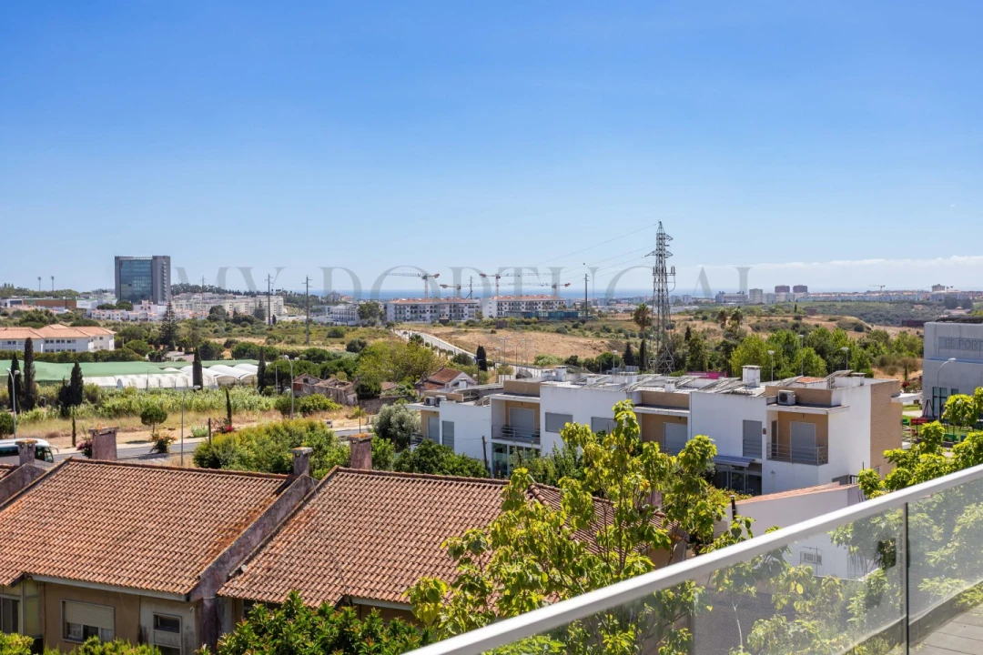 Apartamento T4 para Venda em Porto Salvo Foto 50