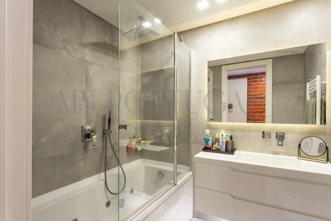 Apartamento T4 para Venda em Porto Salvo Foto 51