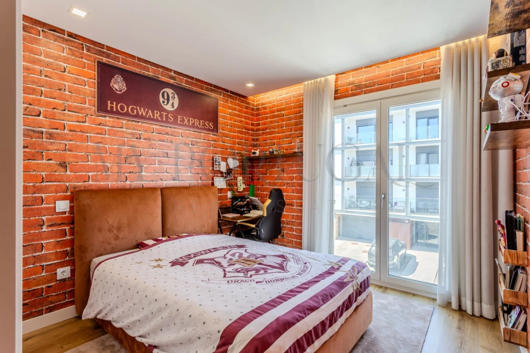 Apartamento T4 para Venda em Porto Salvo Foto 52