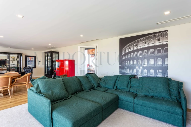 Apartamento T4 para Venda em Porto Salvo Foto 17