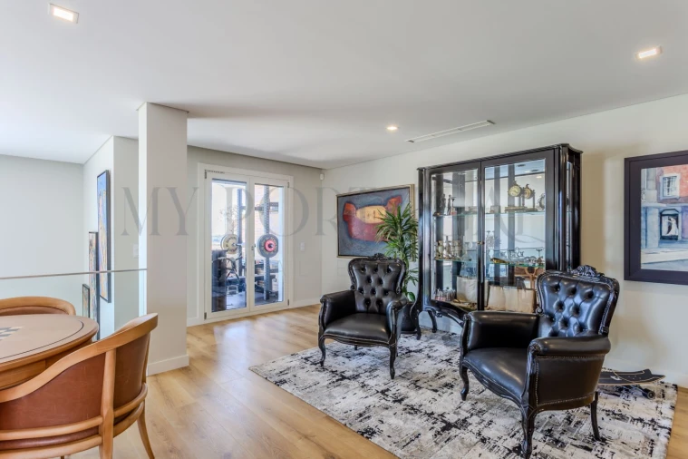 Apartamento T4 para Venda em Porto Salvo Foto 19