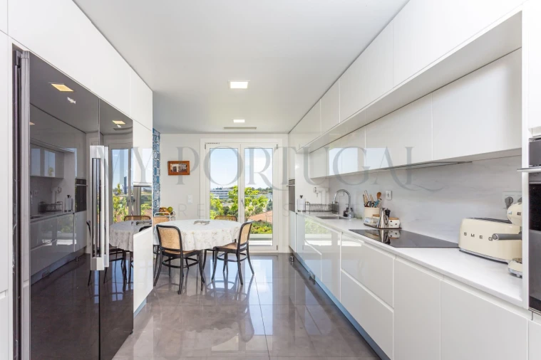 Apartamento T4 para Venda em Porto Salvo Foto 24