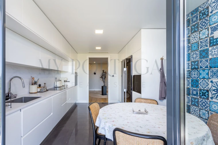 Apartamento T4 para Venda em Porto Salvo Foto 25