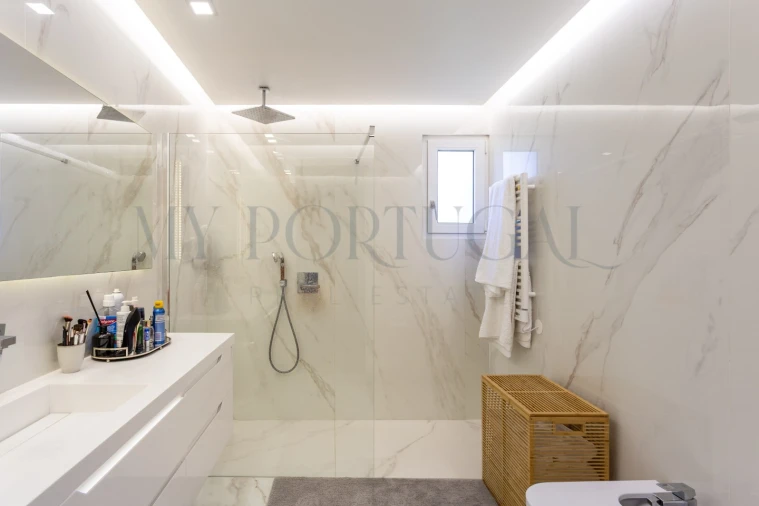 Apartamento T4 para Venda em Porto Salvo Foto 30