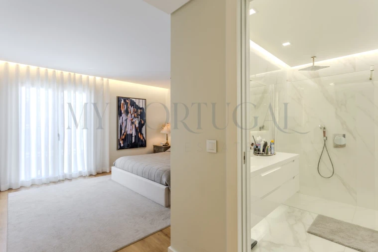 Apartamento T4 para Venda em Porto Salvo Foto 35