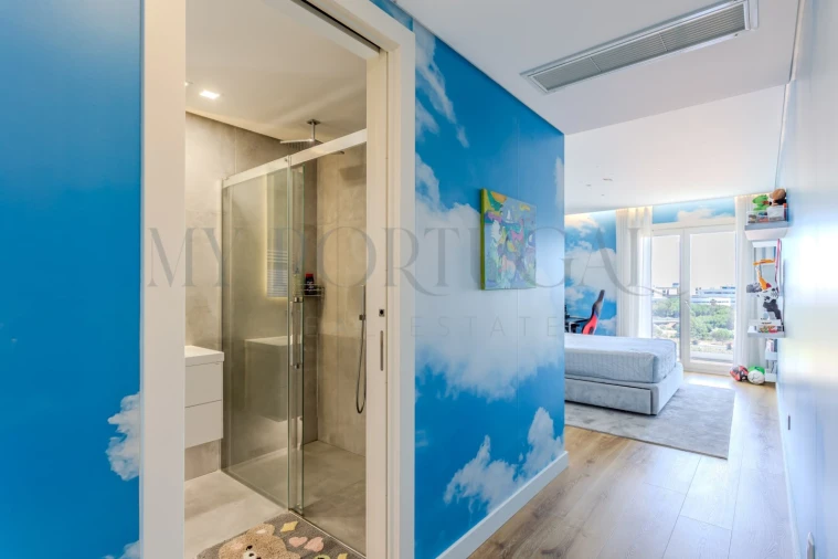 Apartamento T4 para Venda em Porto Salvo Foto 36