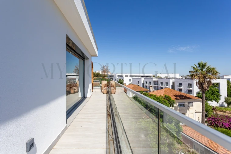 Apartamento T4 para Venda em Porto Salvo Foto 45