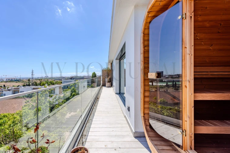 Apartamento T4 para Venda em Porto Salvo Foto 48