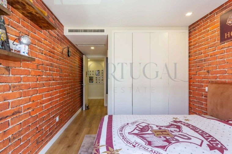 Apartamento T4 para Venda em Porto Salvo Foto 53