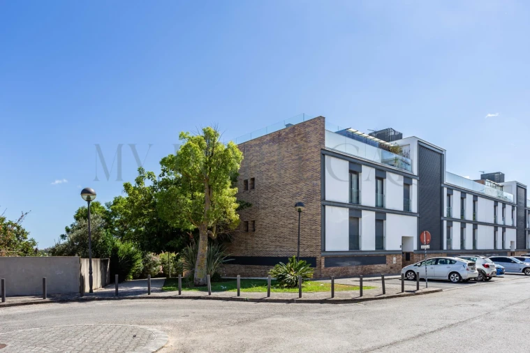 Apartamento T4 para Venda em Porto Salvo Foto 2