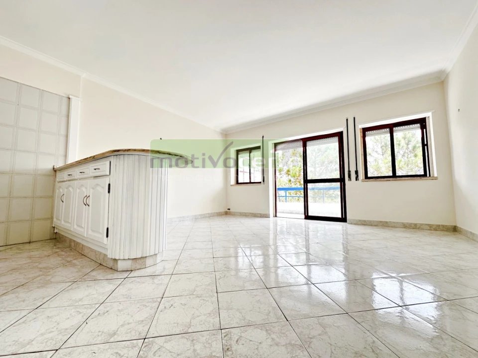 Apartamento T1 para Venda em São João das Lampas e Terrugem Foto 1