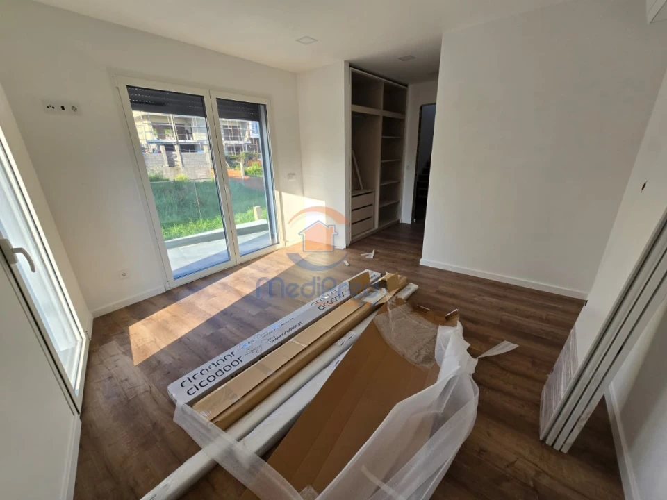 Moradia T5 para Venda em Pontinha e Famões Foto 6