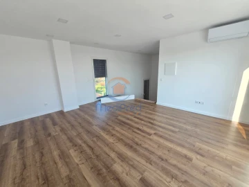 Moradia T5 para Venda em Pontinha e Famões