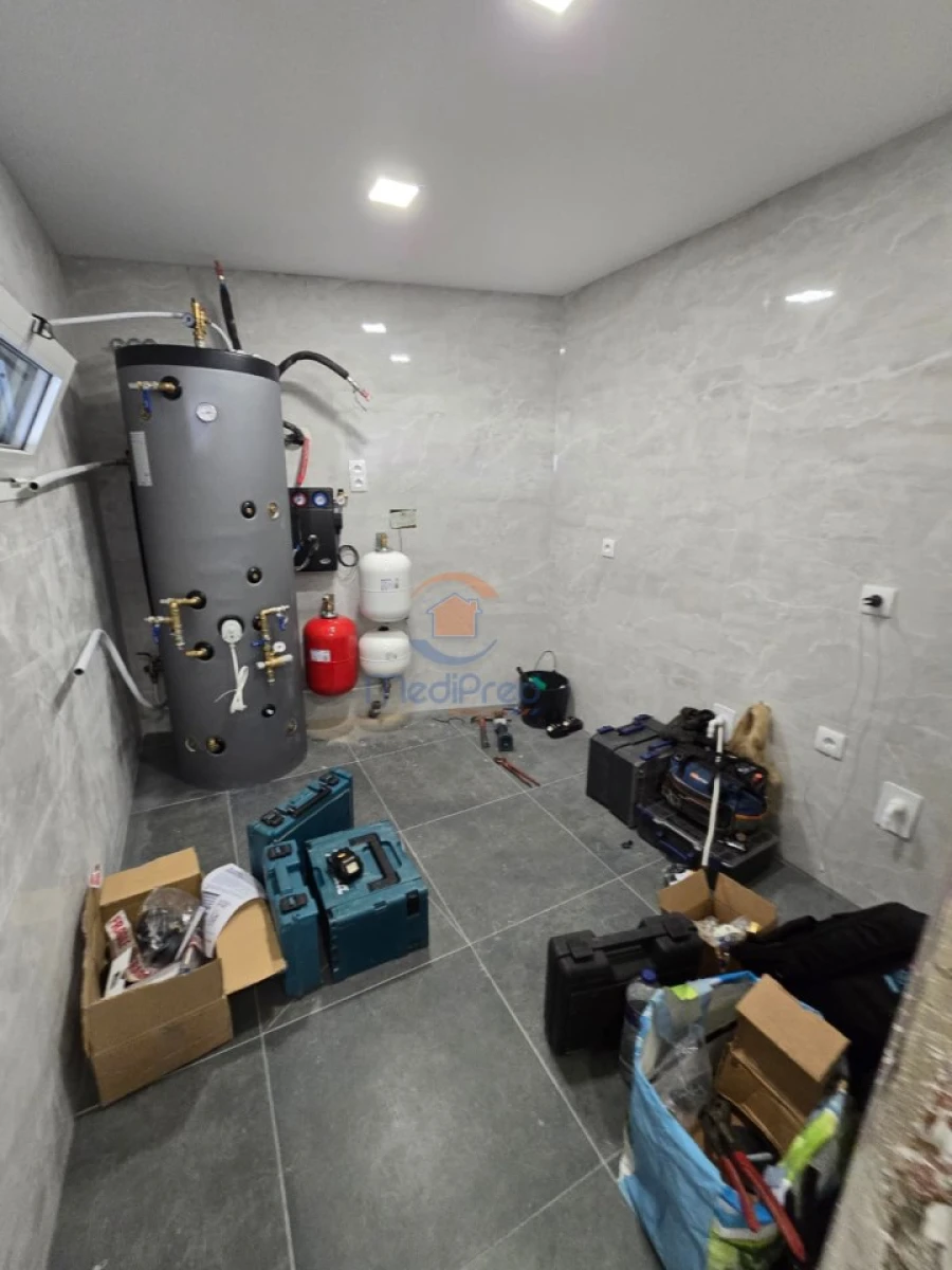 Moradia T5 para Venda em Pontinha e Famões Foto 26