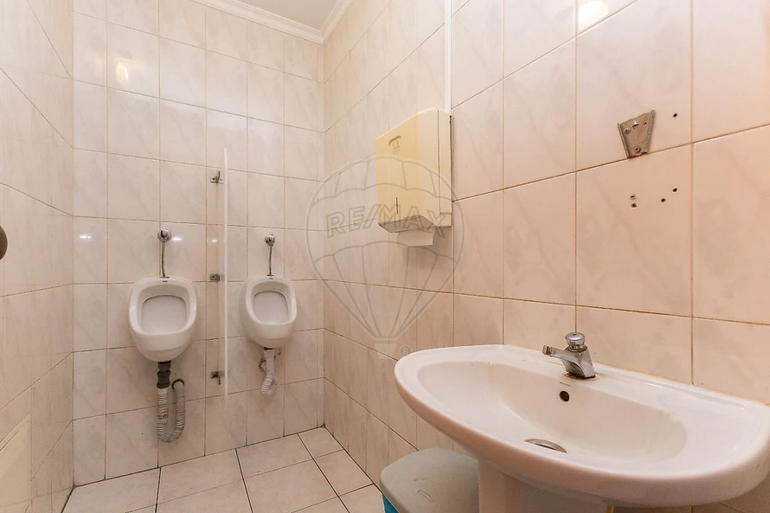 Negócio para Venda em Santa Marinha e São Pedro da Afurada Foto 18